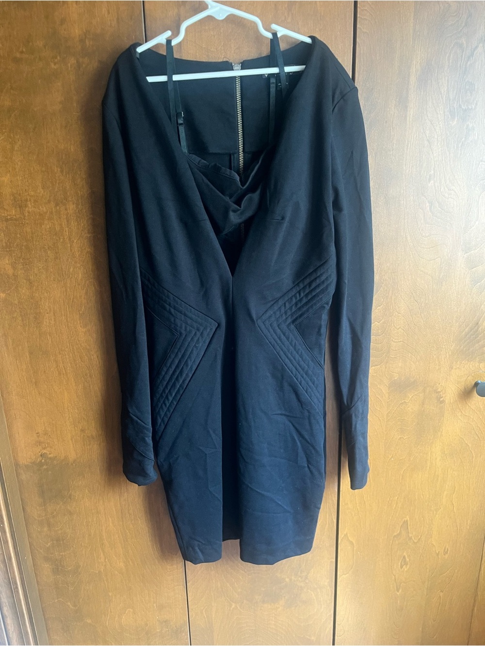 Elizabeth and James Black Long-Sleeve V-Neck Bodycon Dress